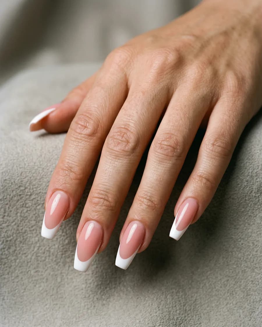 French Blanche — La french longue et franche. Celle qui ne se démode pas.