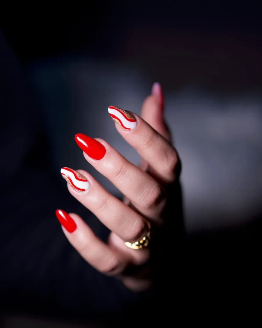 Volutes Rouges — Des courbes rouges peintes à main levée sur base laiteuse.