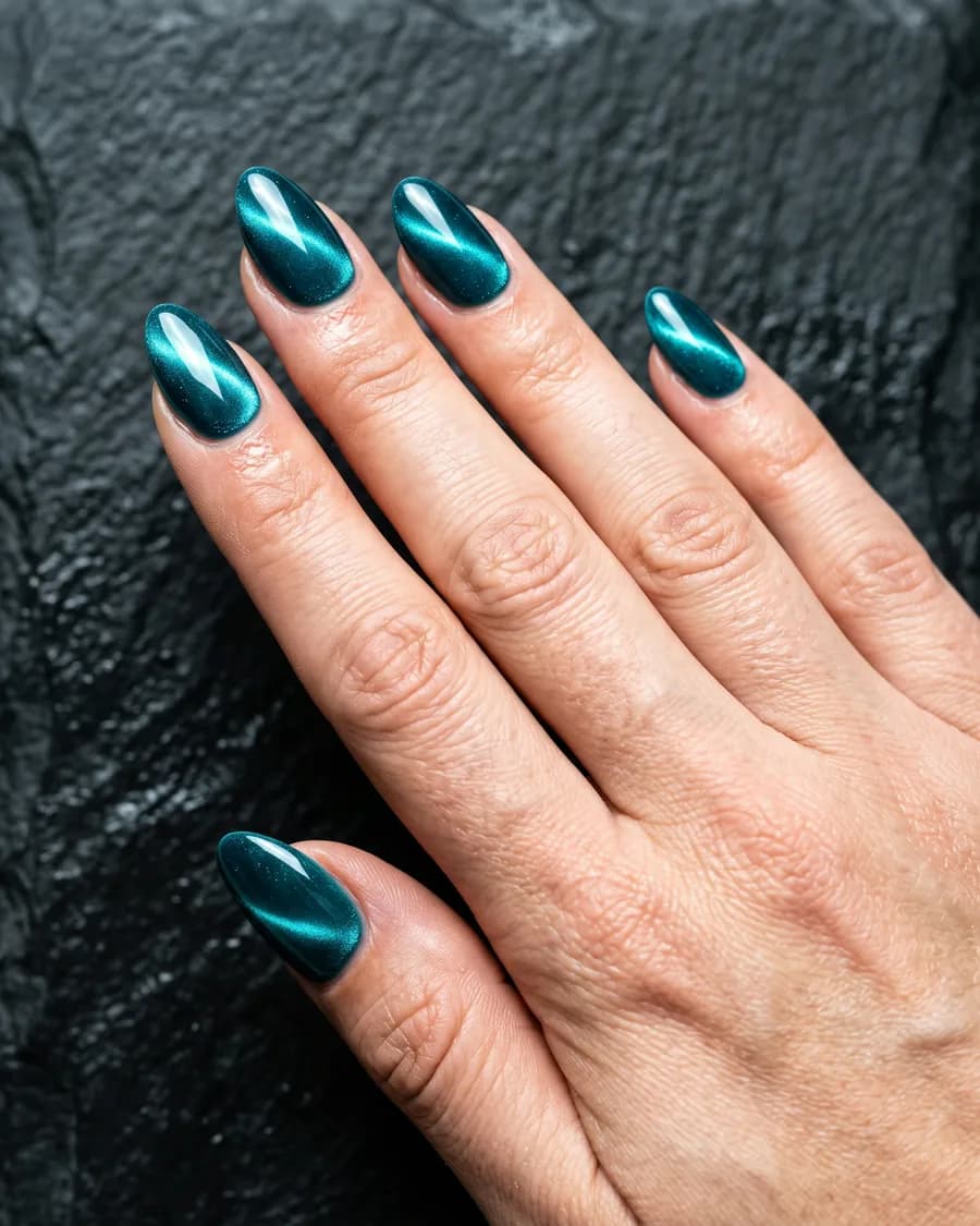 Lagon — Un turquoise dense avec un reflet mouvant. Pour l'été, ou pour se le rappeler.